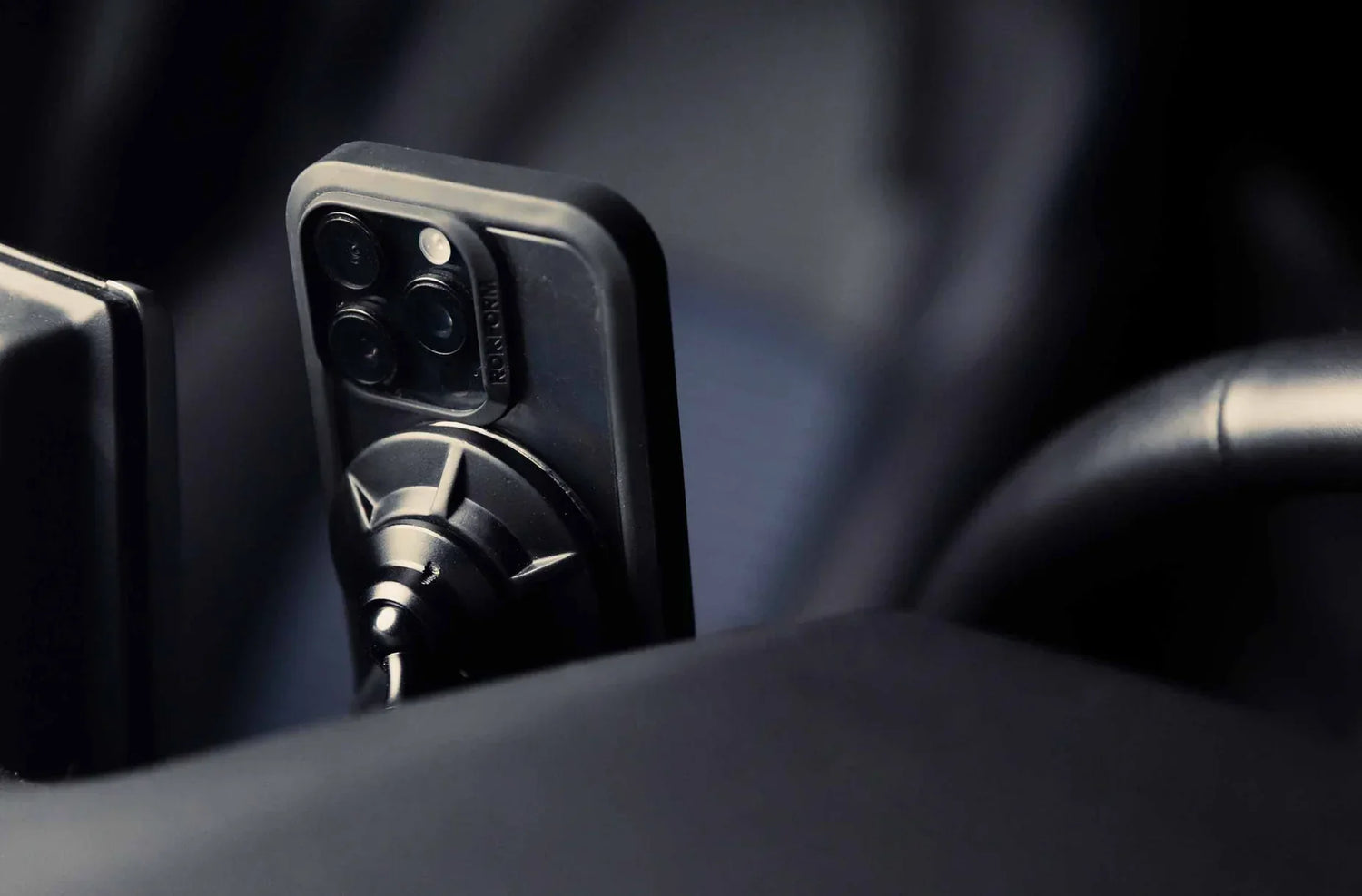 INFORMATION WHERE YOU NEED IT CAR MOUNTS
